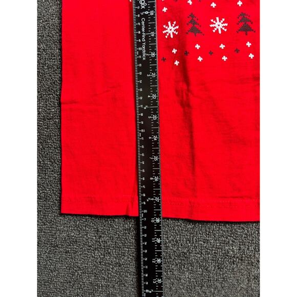 Buc-ees Christmas T-Shirt Unisex Size M Red Holiday "Worth Melting For" - Picture 4 of 5